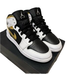 ❌SOLD❌Black/White/Gold Air Jordan 1 Mids